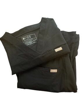 Aya Figs Scrub Set